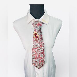 Elegant Red and Gray Necktie with Red/Gold Brooch